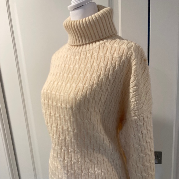 GAP Wool Sweater - Picture 3 of 16